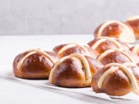 Easy easter hot cross buns recipe